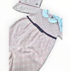 G. Gucci Set Tutina in Felpa e Cappellino Logato con Fascia web e Fiocco Da Neonata