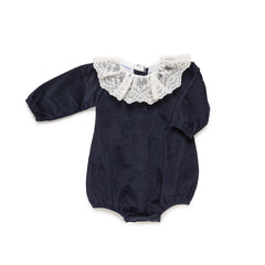 Juliana Pagliaccetto in Velluto Blue Con Colletto In Macramè Da Neonata