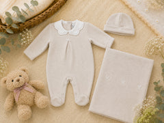 Klaiadì Set Nascita Tre Pezzi in Morbido Tessuto Anallergico Lavorazione in Maglia Tutina Coperta e Cappellino