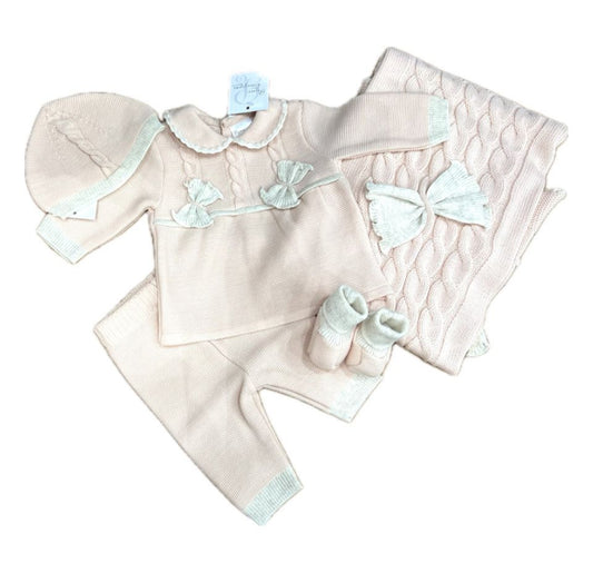Prime Emozioni Set Nascita Completo Due Pezzi Scialle Cappellino Scarpine in Lana Con Fiocchi