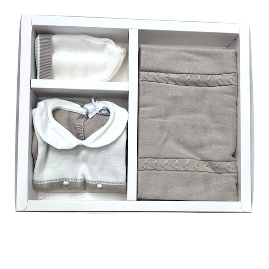 Set in Filo di Cotone Tre Pezzi Pagliaccetto Scialle Cappellino