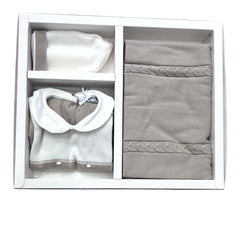 Set in Filo di Cotone Tre Pezzi Pagliaccetto Scialle Cappellino